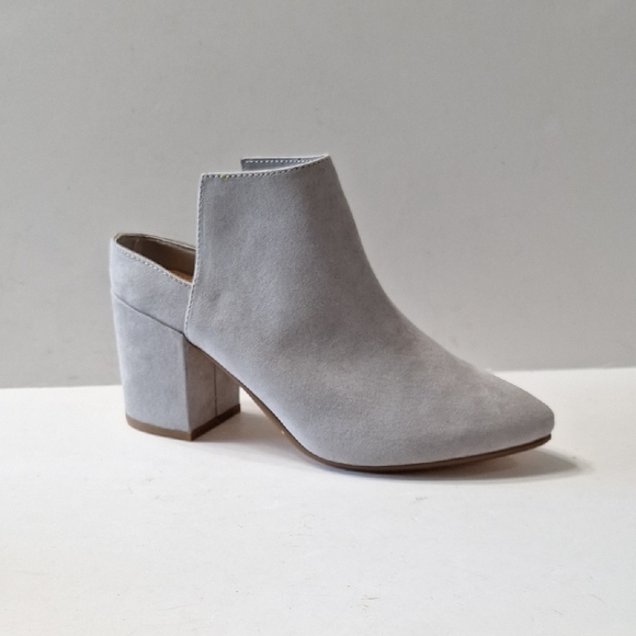 Express NEW Gray Faux Suede Pointed Toe Classic Block Heel Mules Size 7 - Picture 1 of 15